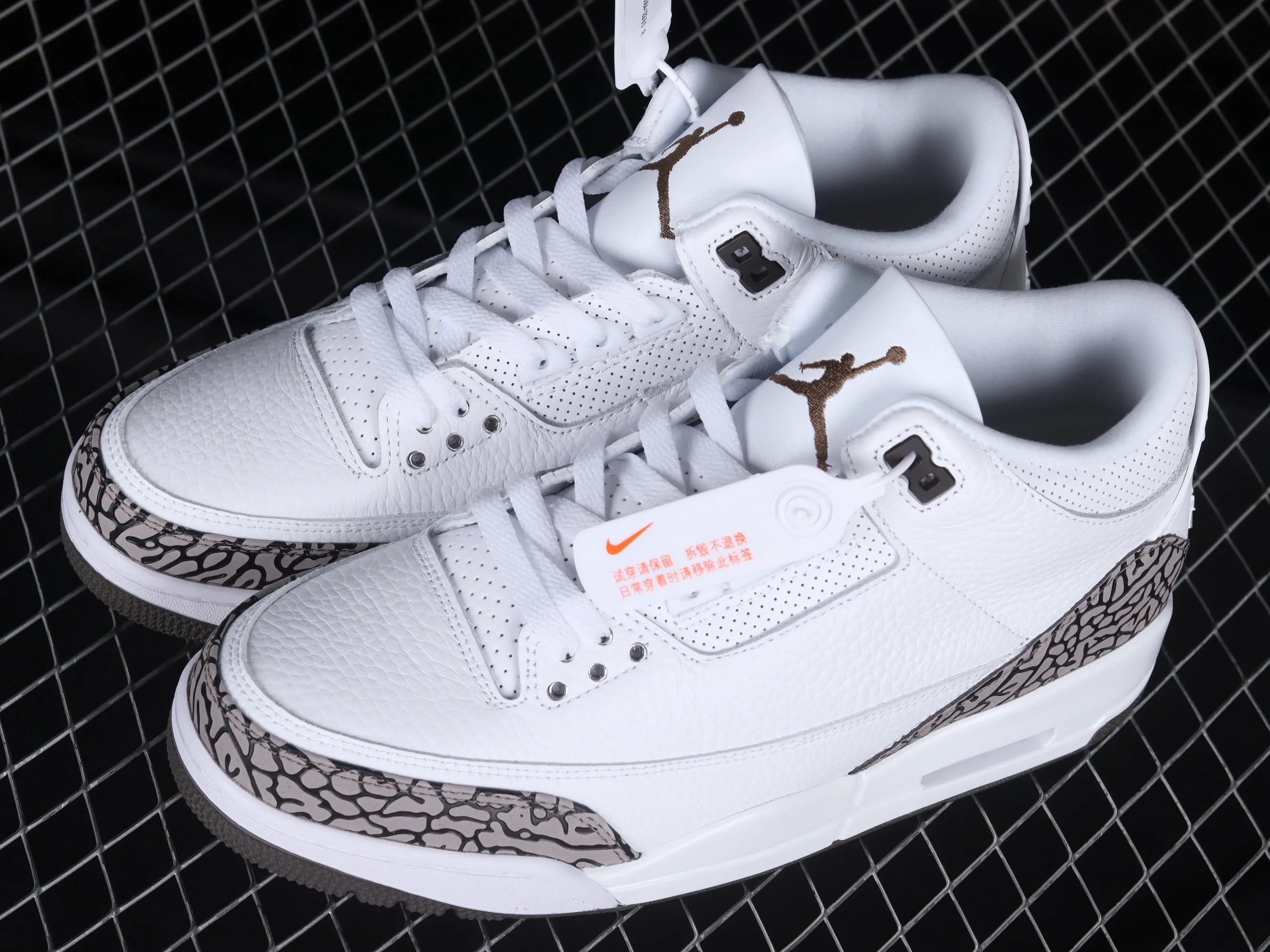 All categories Air Jordan Jordan series basketball shoes Air Jordan 3 Air Jordan 3 "Mocha" AJ3 Joe 3 Mocha white coffee burst pattern replica basketball shoes 136064-122